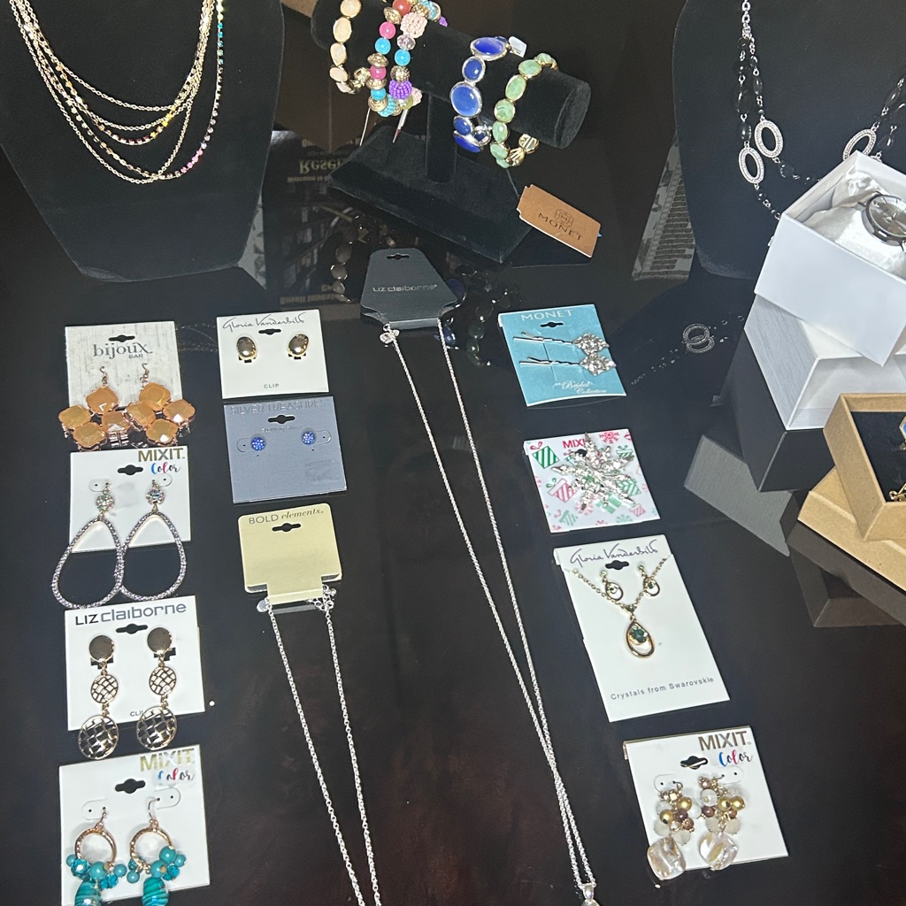 Lot Of 30 Pieces Of Brand New Jewelry